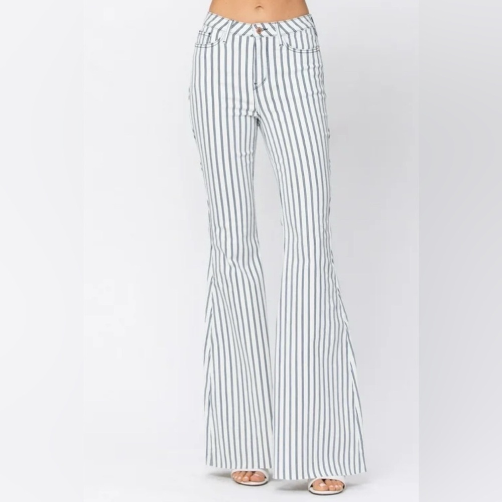 Judy Blue Women’s High Waist Pin Striped Super Flare Jeans White Blue Sz 27